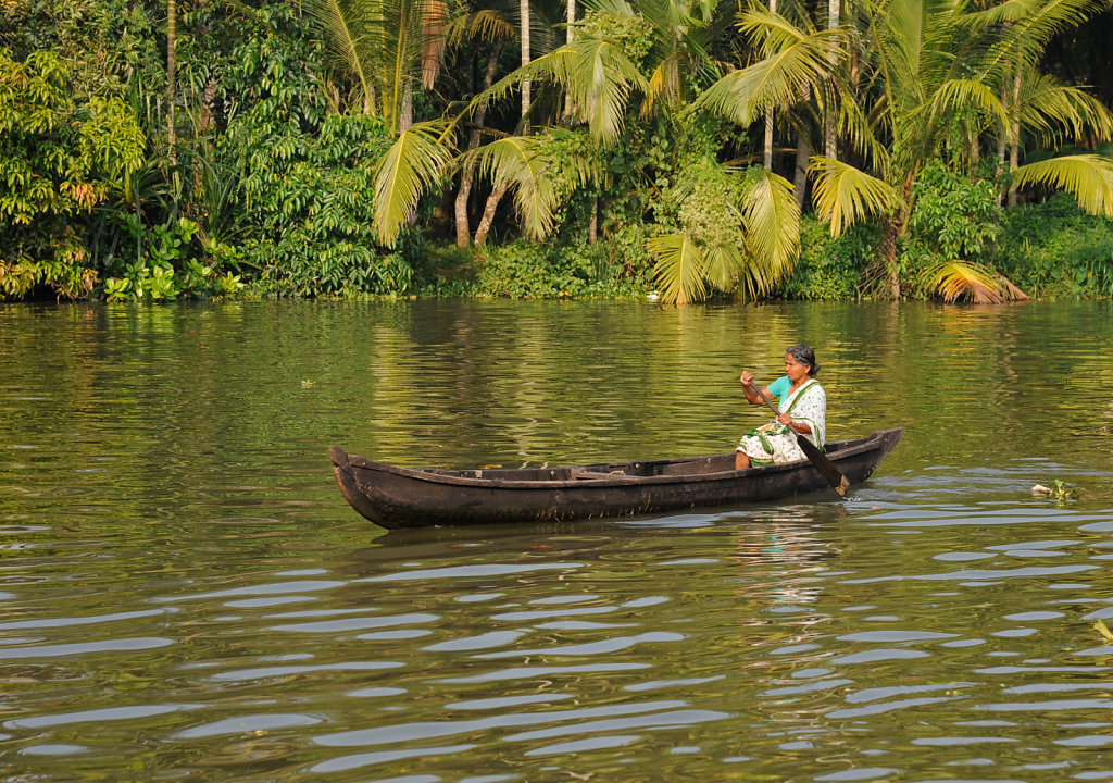 Boating Along the Kuttanad Backwaters
