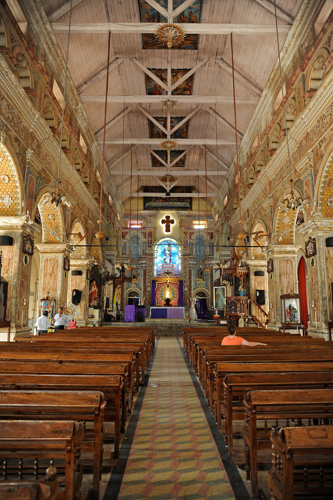Inside the Santa Cruz Basilica