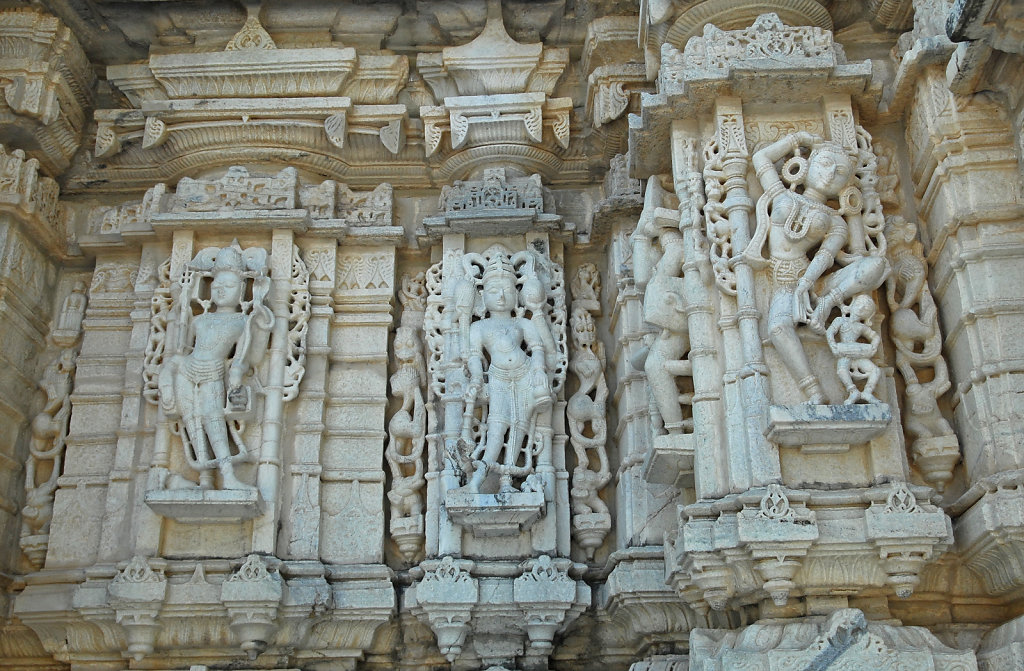 Sculptures on the Parsvanatha Jain Temple 2