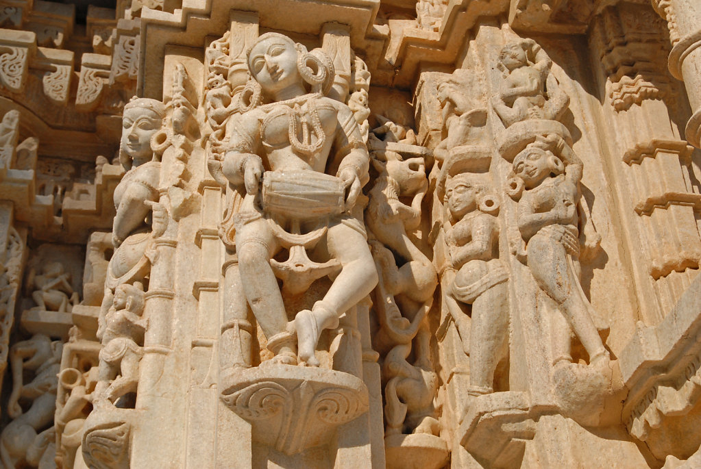 Sculptures on the Parsvanatha Jain Temple 3