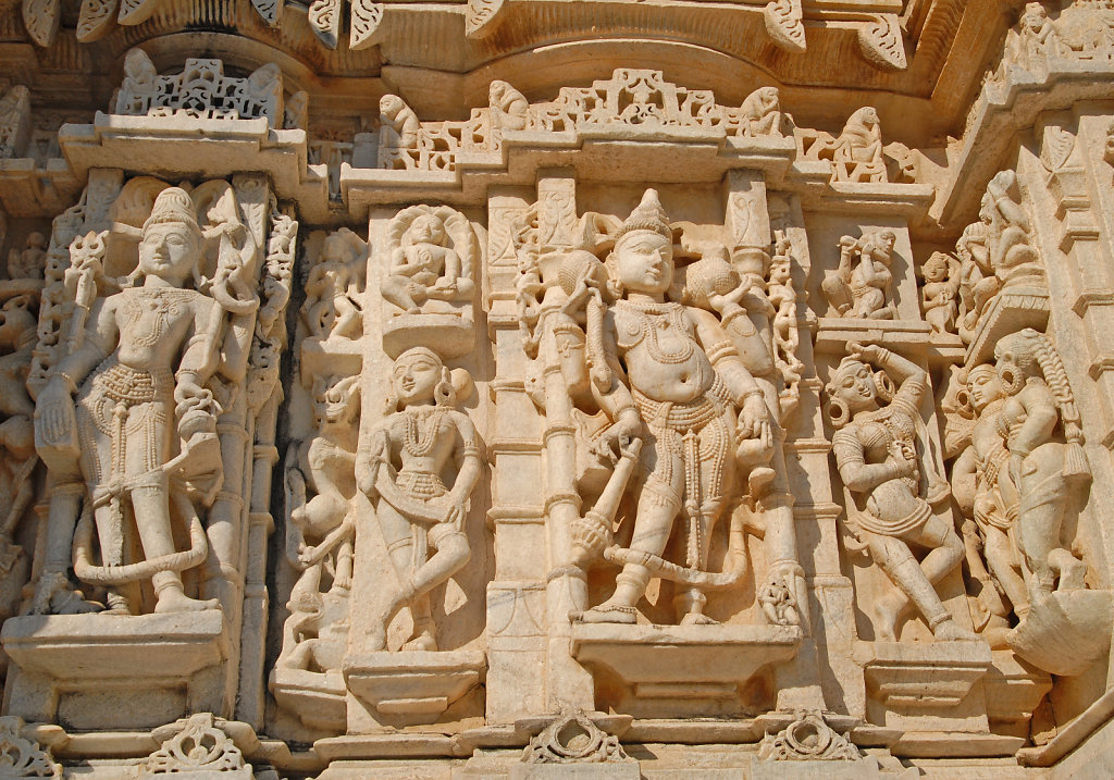 Sculptures on the Parsvanatha Jain Temple 4