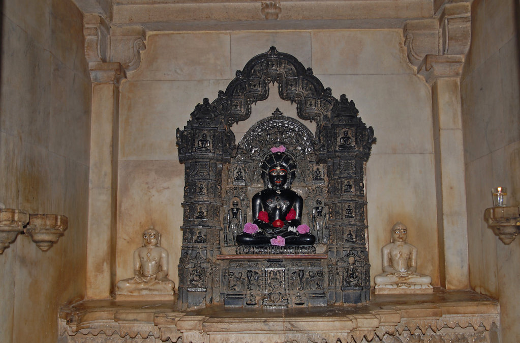Sculptures Inside the Parsvanatha Jain Temple 3