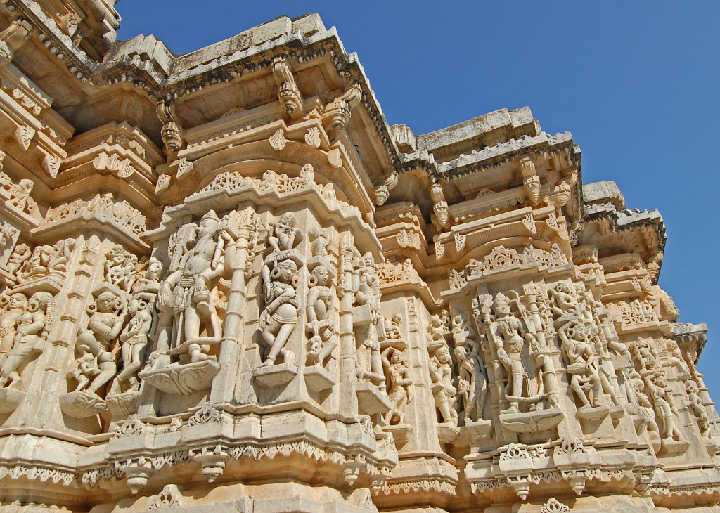Sculptures on the Parsvanatha Jain Temple 5