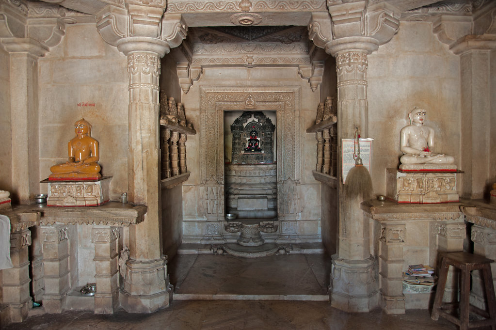 Sculptures Inside the Parsvanatha Jain Temple 2